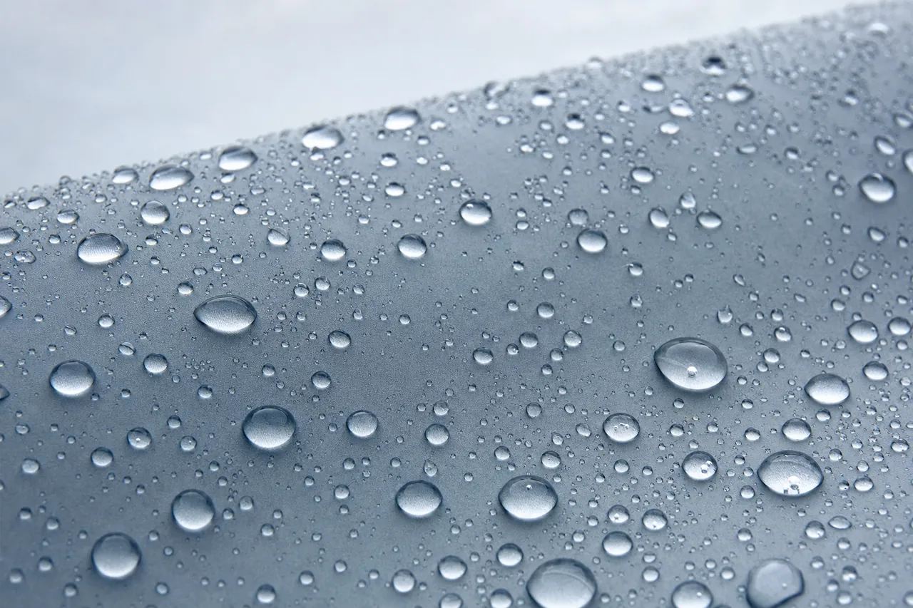 水を弾くポリウレア被膜のイメージ