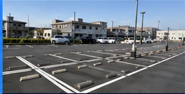 アスファルト駐車場