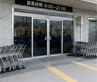 営業中の店舗入口